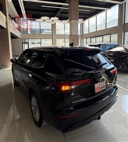 ميتسوبيشي اوتلاندر